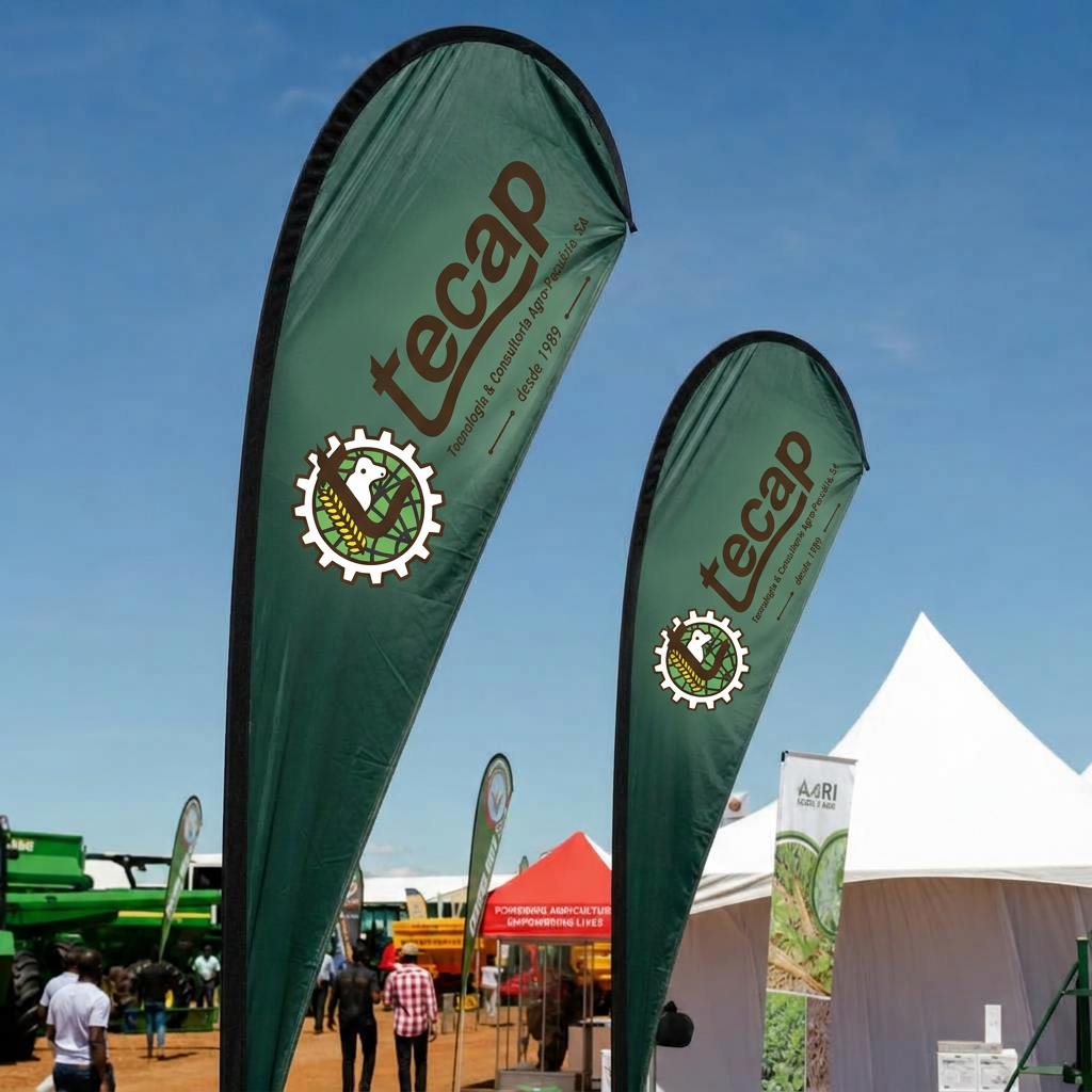 Bandeiras gota TECAP em evento ao ar livre